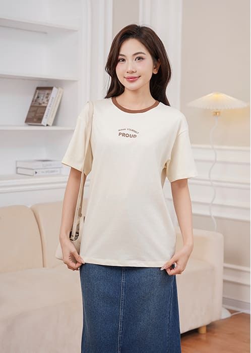 Áo thun ngắn tay cổ tròn nữ hình in trước ngực