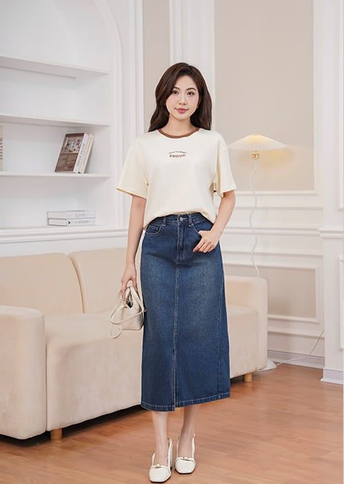Áo thun ngắn tay cổ tròn nữ hình in trước ngực