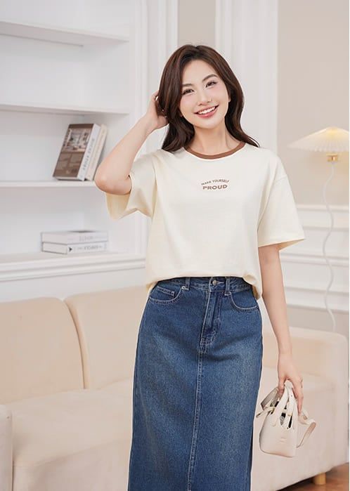 Áo thun ngắn tay cổ tròn nữ hình in trước ngực