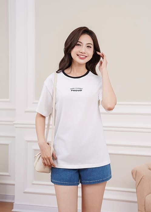 Áo thun ngắn tay cổ tròn nữ hình in trước ngực