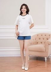 Áo thun ngắn tay cổ tròn nữ hình in trước ngực