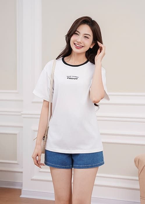 Áo thun ngắn tay cổ tròn nữ hình in trước ngực