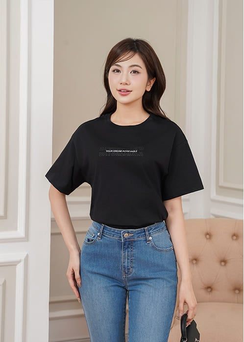 Áo t-shirt ngắn tay nữ cổ tròn in trước ngực
