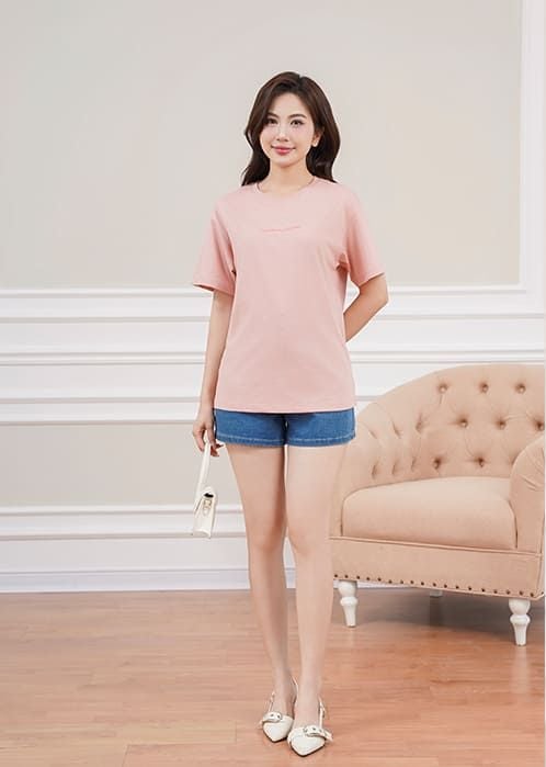 Áo t-shirt ngắn tay nữ cổ tròn in trước ngực