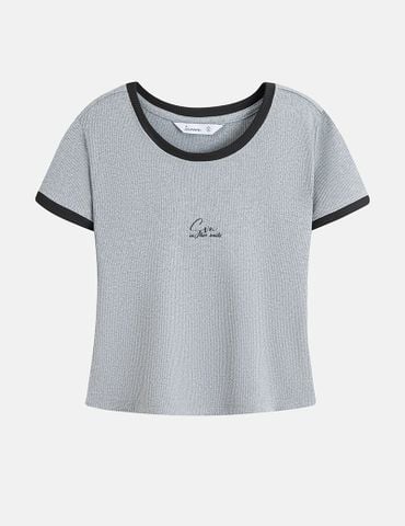 Áo thun nữ ngắn tay bo cổ ngực in