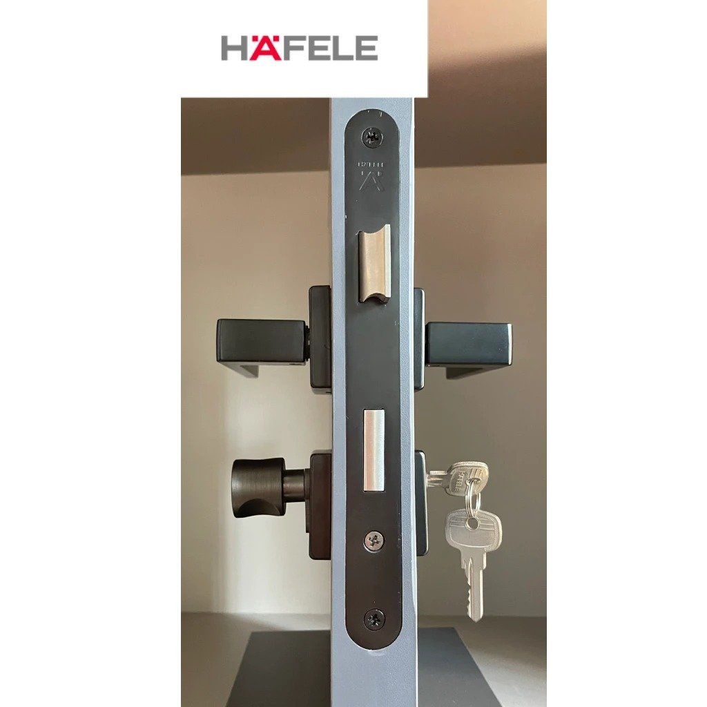 Tay nắm cửa Hafele màu đen 901.79.714