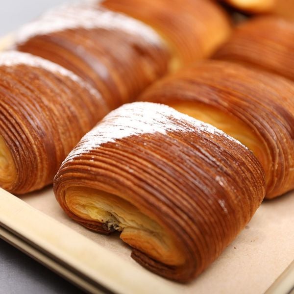 Pain Suisse - Bánh Ngàn Lớp Nhân Custard Chocolate