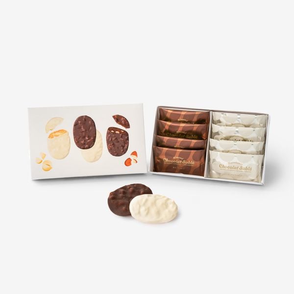 Chocolat salble hạnh nhân và mắc ca