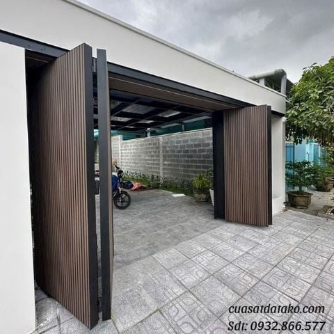 Cổng gỗ nhựa ngoài trời tự động âm sàn