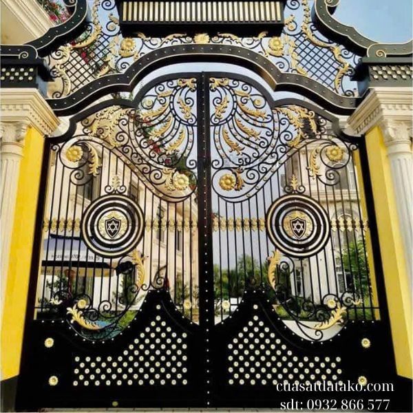 cửa cổng sắt mỹ nghệ 2 cánh
