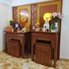 Bộ bàn thờ Phật và gia tiên đặt cạnh nhau