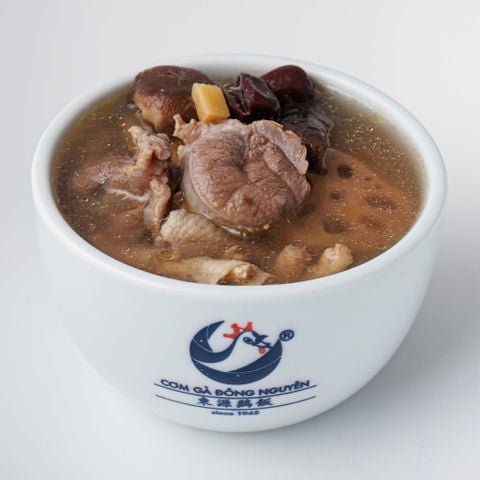  Củ Sen Táo Đỏ Tiềm Bắp Heo Chân Gà/ Lotus root, biffin, pork shank & chicken feet soup/ 蓮藕紅棗燉湯 