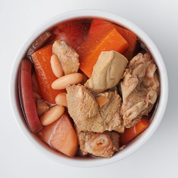 Súp Khoai Tây, Cà Rốt Tiềm Bắp Heo/ Potato, carrot and pork soup/ 馬鈴薯湯