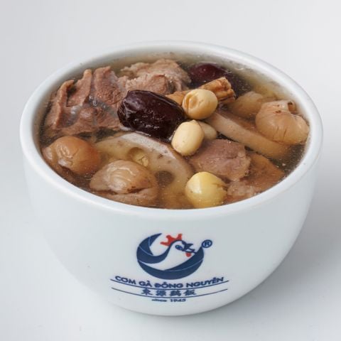  Sâm Bổ Lượng Tiềm Bắp Heo/ Dried nuts (Ching Bo Leung) and pork shank soup/ 清補涼湯 