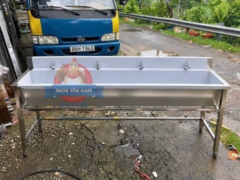  Máng Rửa Tay Inox 4 vòi thấp chân cao 2m 