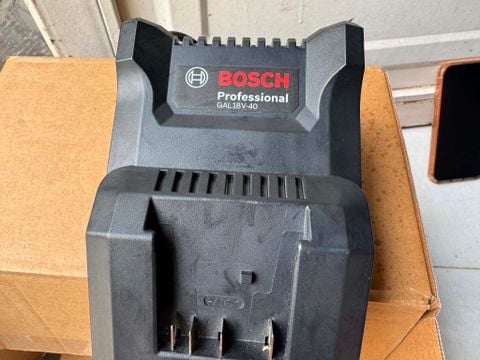 Sạc nhanh Bosch GAL 18V-40 điện 220v