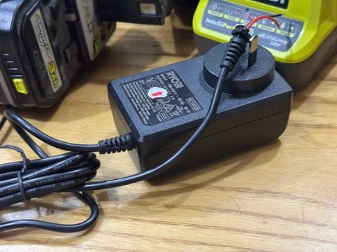 Sạc adapter ryobi 220v 18v den 21v