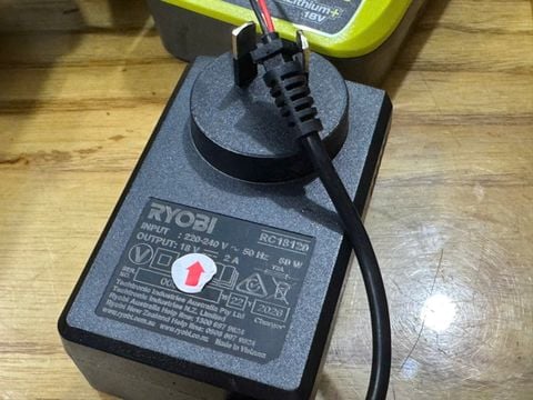 Sạc adapter ryobi 220v 18v den 21v