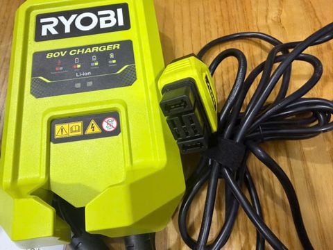 Sạc ryobi R80CHA3 80v New 220v