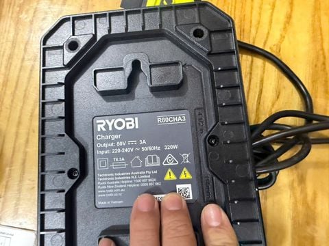 Sạc ryobi R80CHA3 80v New 220v