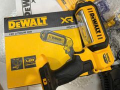 Đèn Led Dùng Pin 20V DeWalt DCL050
