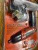Máy vặn vít dùng pin BLACK+DECKER Li2000 với tính năng xoay tay cầm 3 vị trí tiện lợi.
