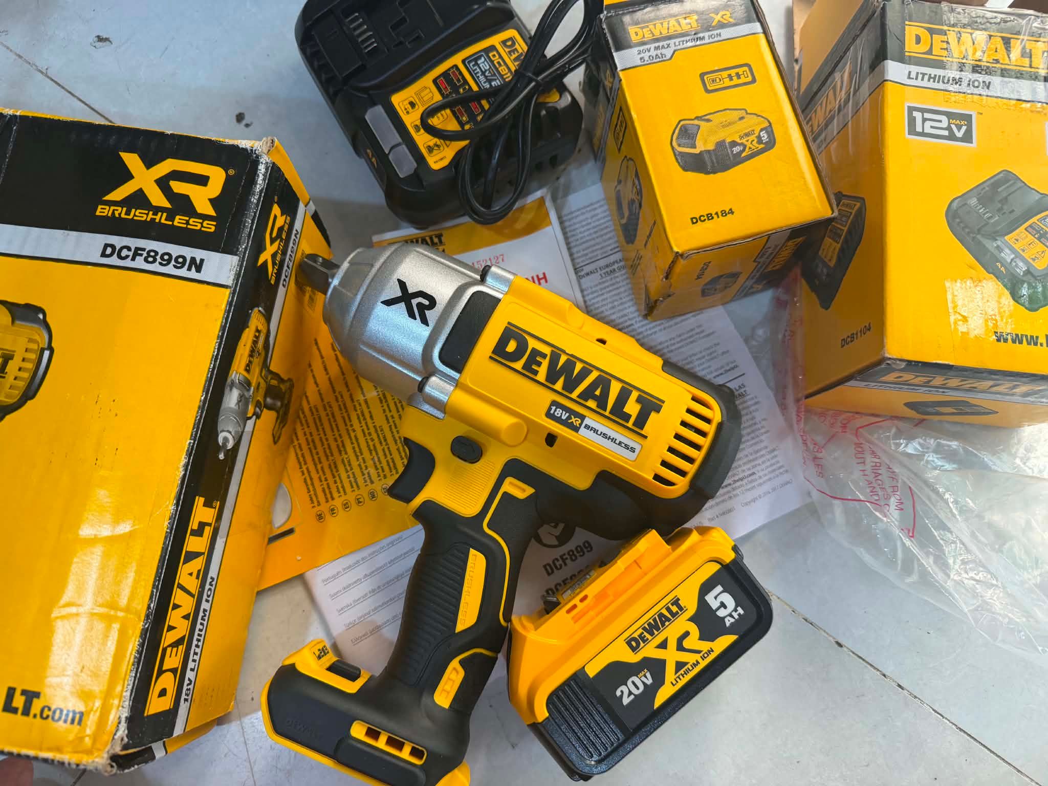 MÁY BÙ LONG DEWALT 899