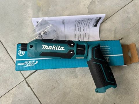 Máy vặn vít gập dùng pin Li-Ion 7.2V Makita TD023DZ