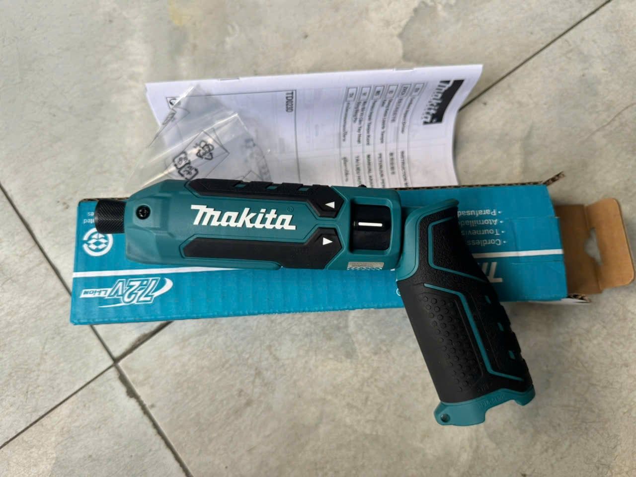 Máy vặn vít gập dùng pin Li-Ion 7.2V Makita TD023DZ