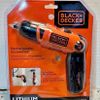 Máy vặn vít dùng pin BLACK+DECKER Li2000 với tính năng xoay tay cầm 3 vị trí tiện lợi.