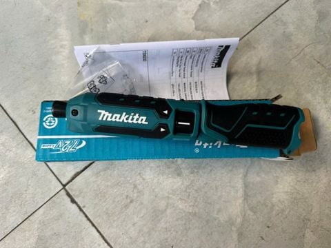 Máy vặn vít gập dùng pin Li-Ion 7.2V Makita TD023DZ