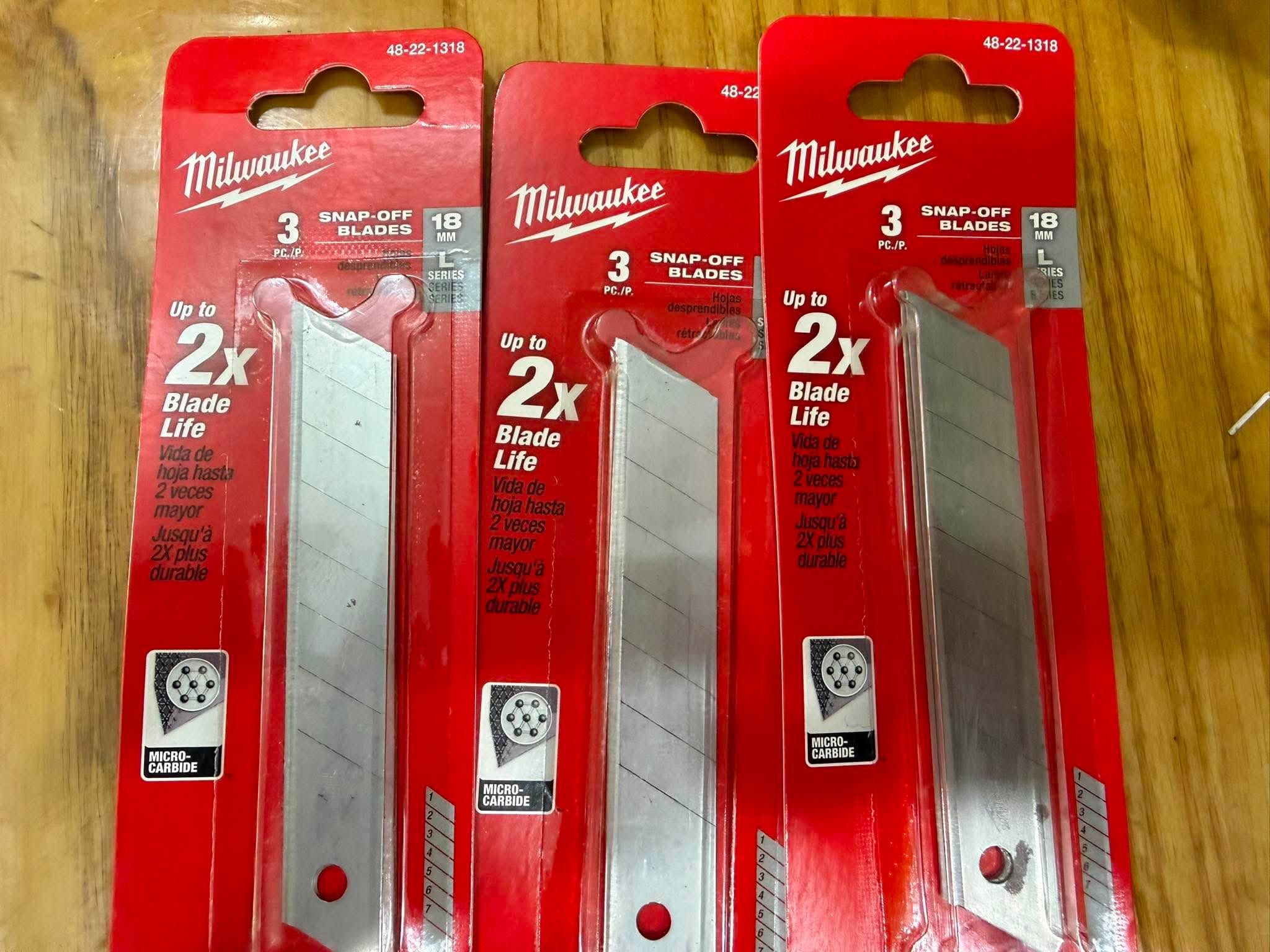 Hôp 9 lưỡi dao dọc giấy 18mm phổ thông Milwaukee 48 22 1318 made in USA