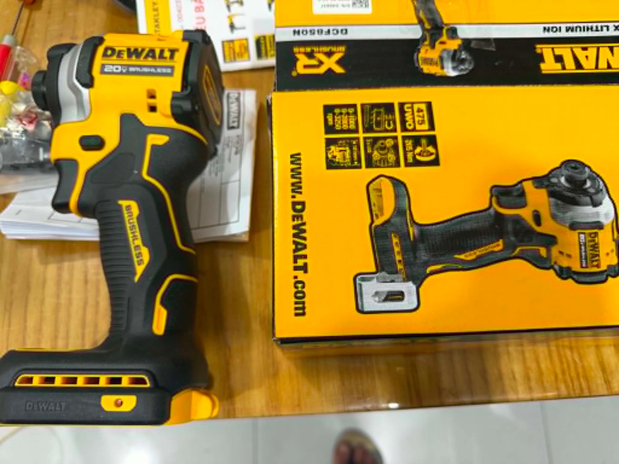 Máy vít dewalt dcf870N New 20v