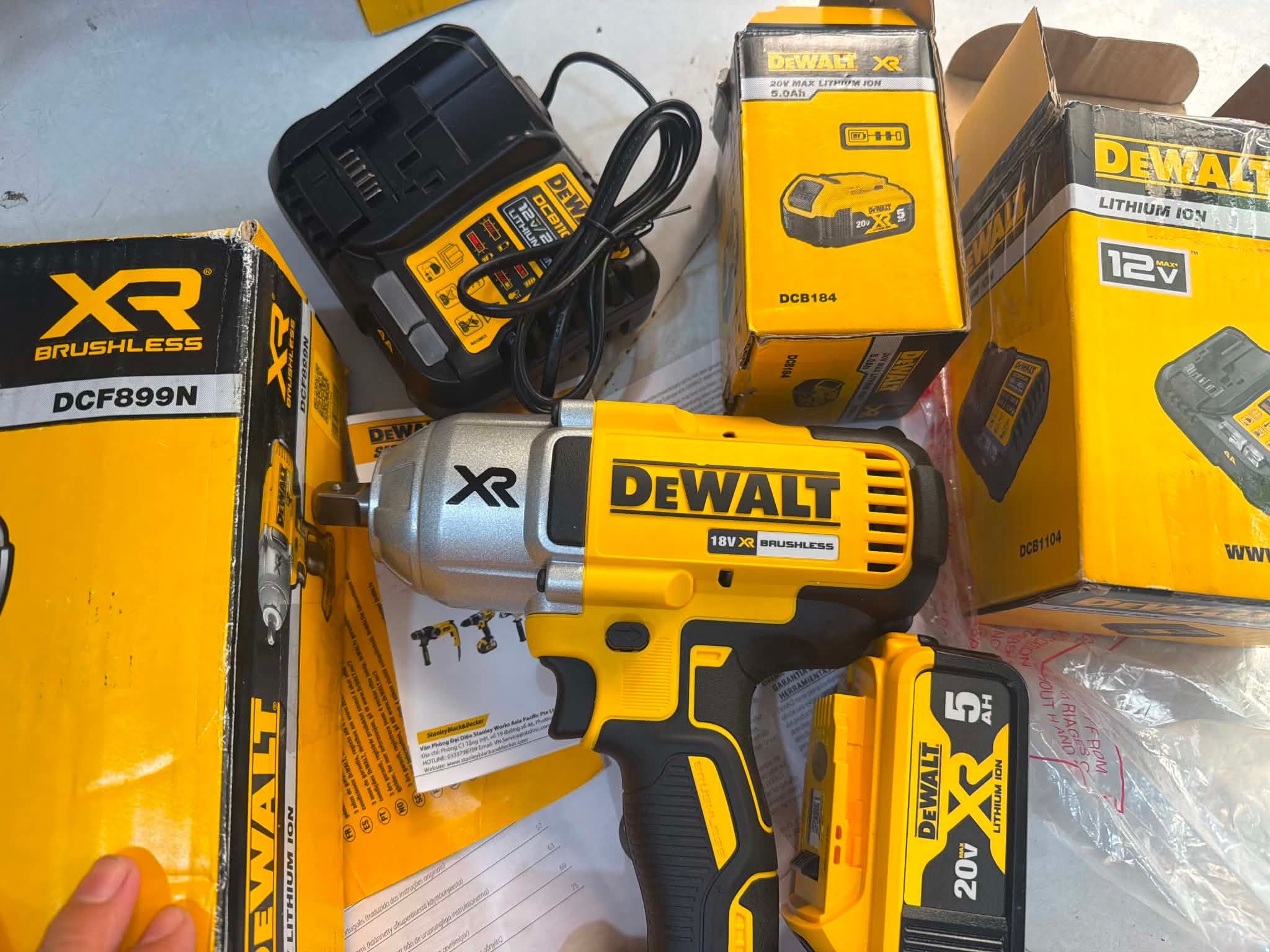MÁY SIẾT BÙ LÔNG DEWALT DCF899