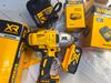 MÁY SIẾT BÙ LÔNG DEWALT DCF899