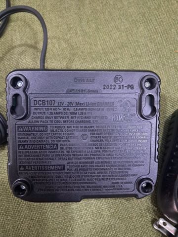 Sạc Dewalt DCB107 new