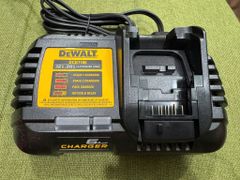 sạc nhanh dewalt dcb1106 18v đến 60v
