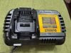 sạc nhanh dewalt dcb1106 18v đến 60v