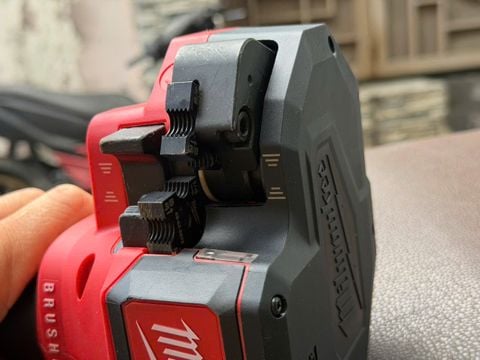 Máy cắt thanh ren dùng pin Milwaukee 2872 (M18 BLTRC)