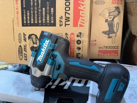 Máy siết bu lông  Makita TW700DZ JAPAN