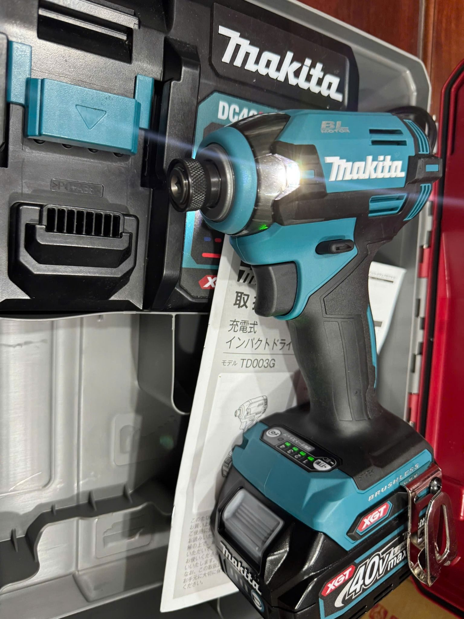máy vít Makita TD003G