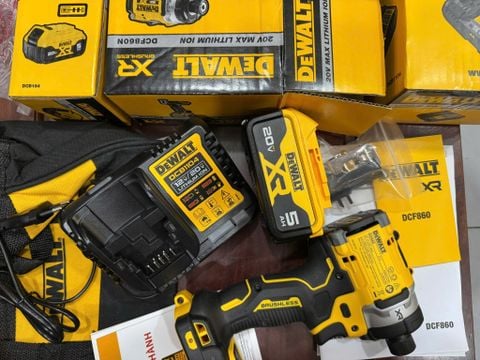 Máy bắt vít dùng  Dewalt DCF860N combo 5Ah sạc