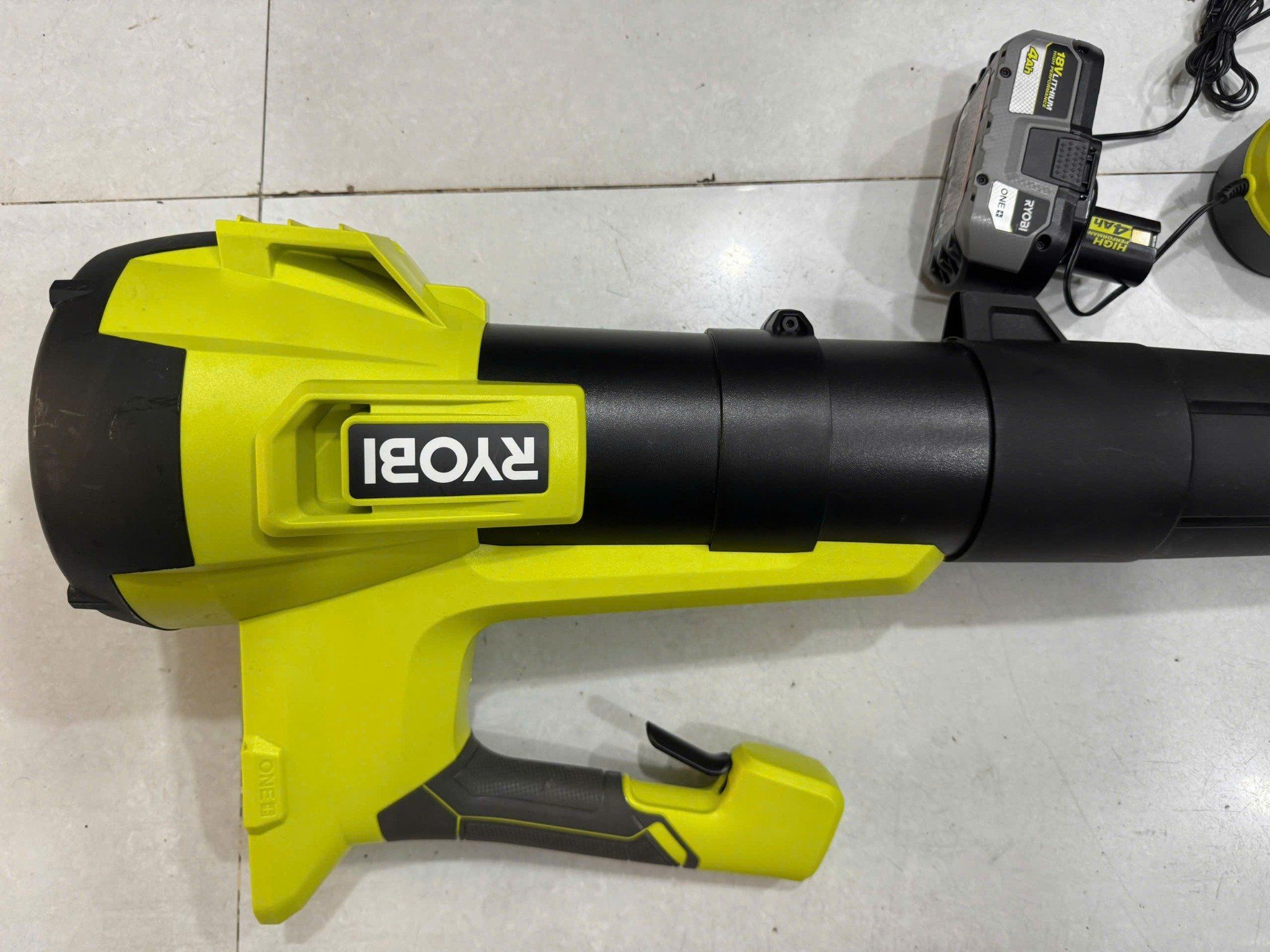 Máy thổi lá pin RYOBI CLLB01