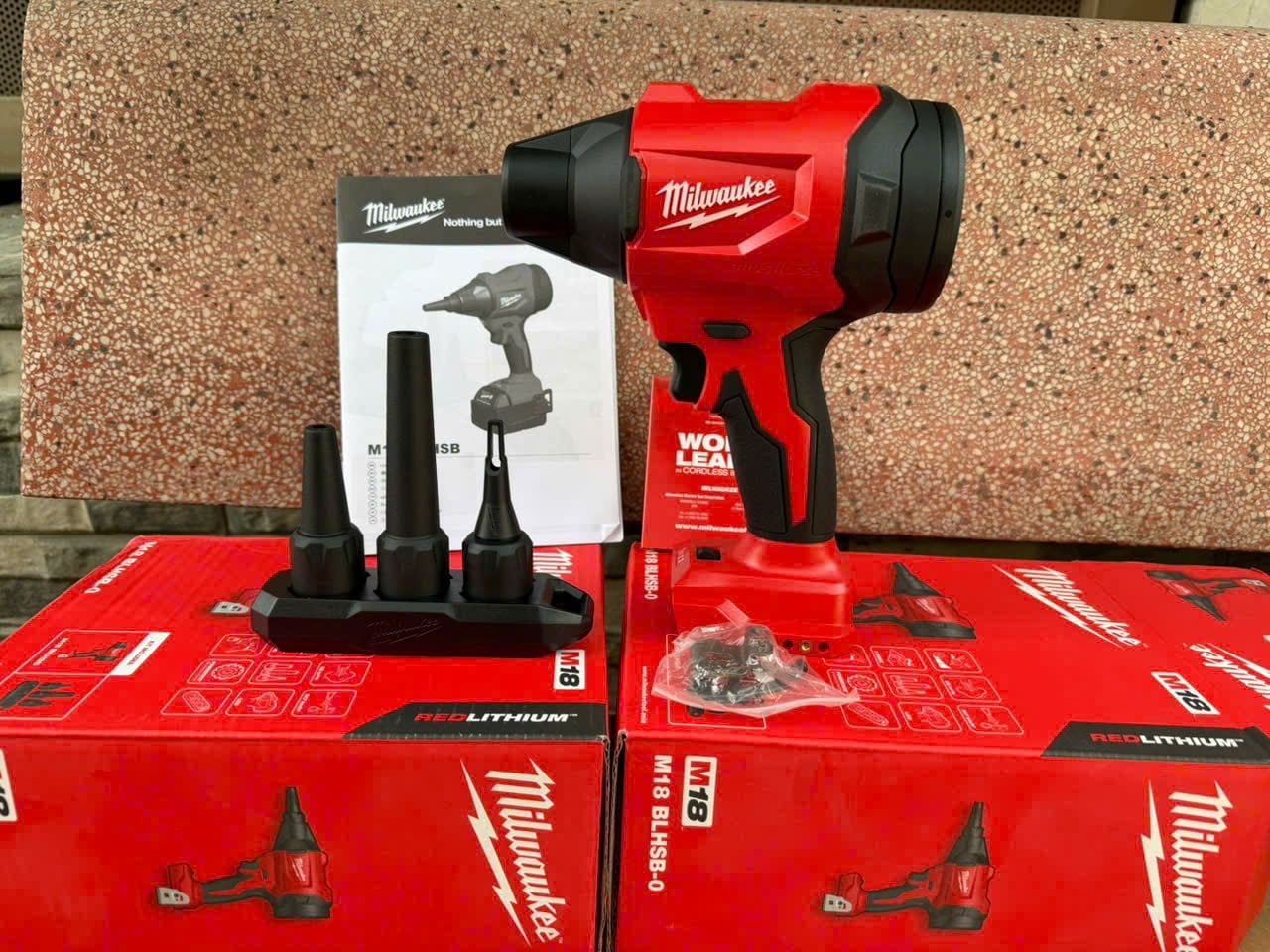Máy thổi bụi dùng pin 18V Milwaukee M18 BLHSB