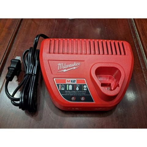 Sạc Milwaukee M12 new