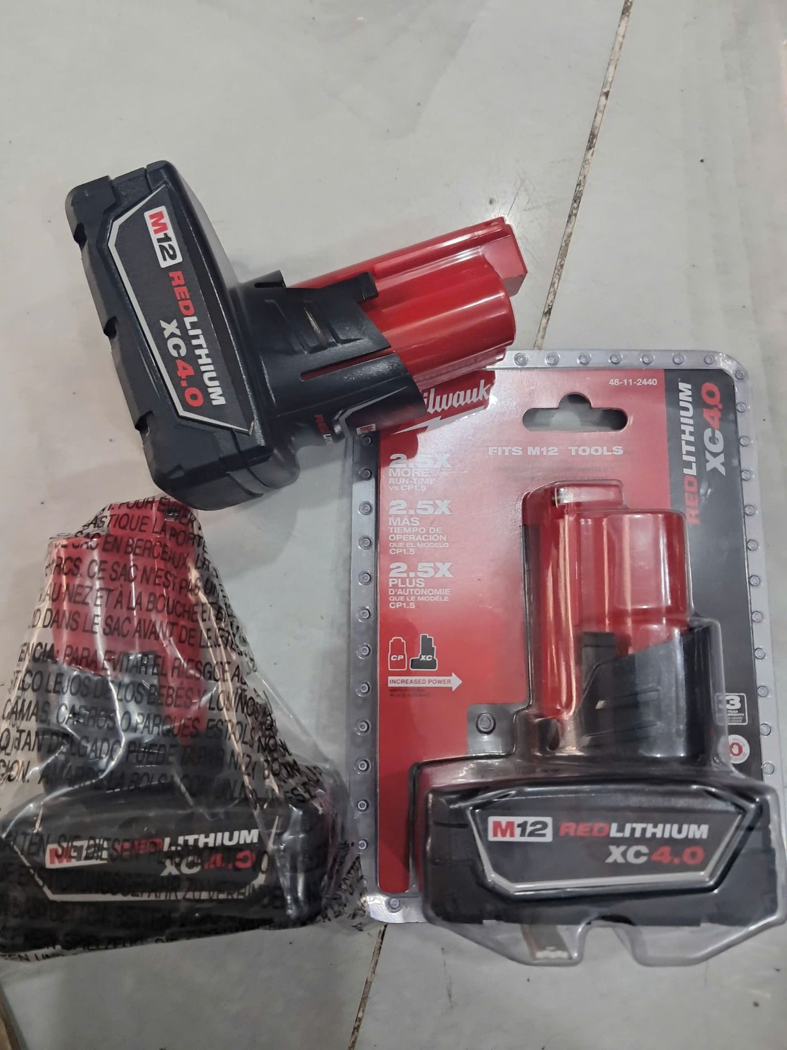 Pin Milwaukee m12 4Ah new