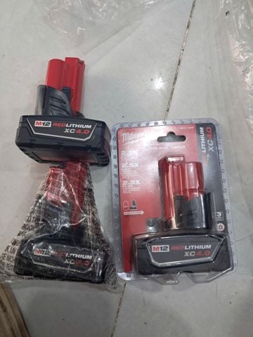 Pin Milwaukee m12 4Ah new