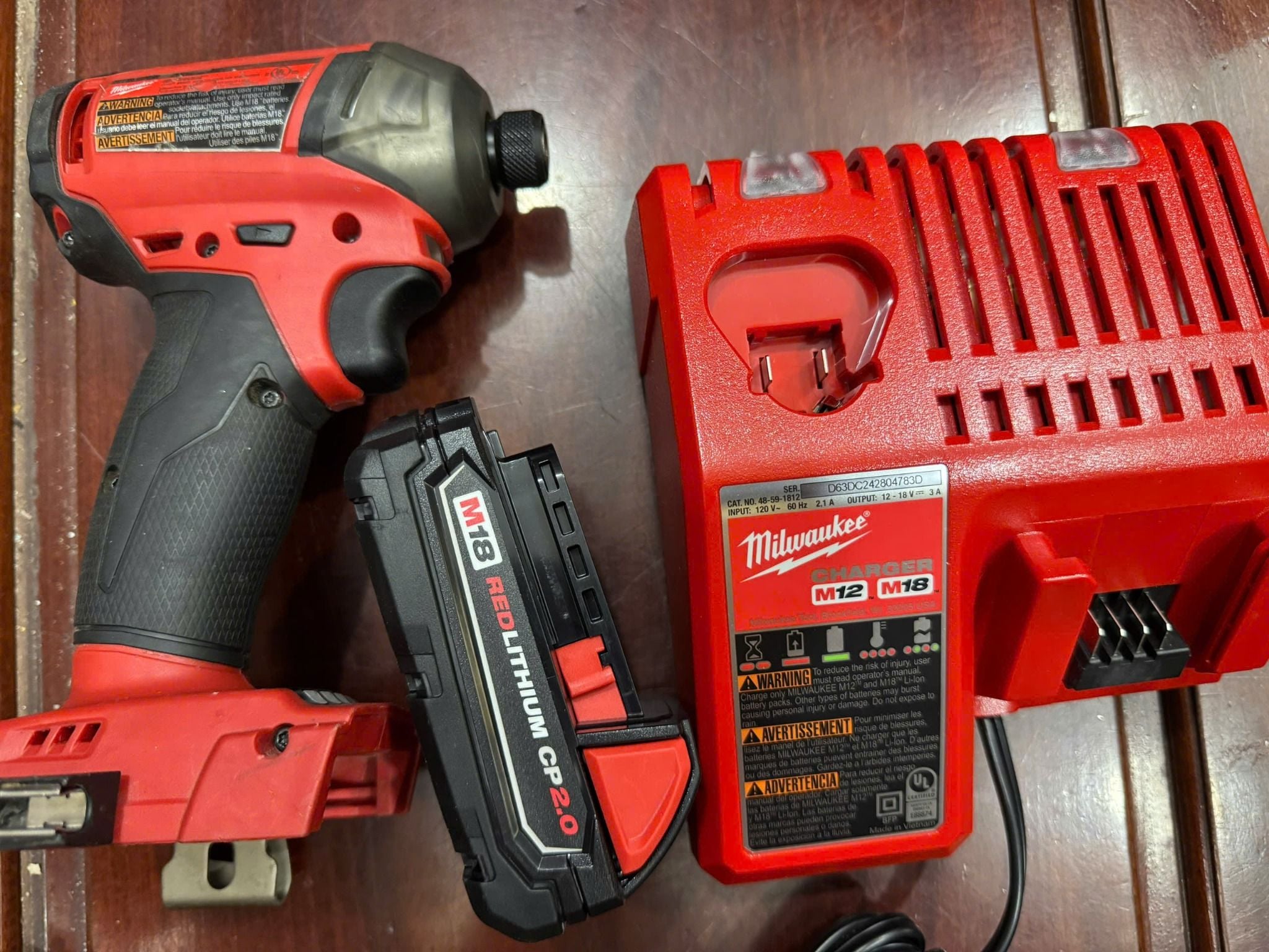Vít Milwaukee 2760 búa dầu lướt m18