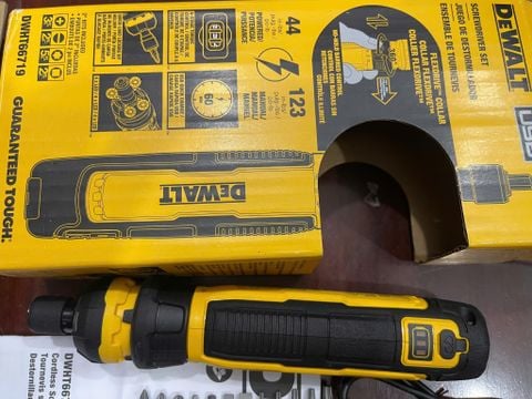 Vít Dewalt DWHT66719 new 8v