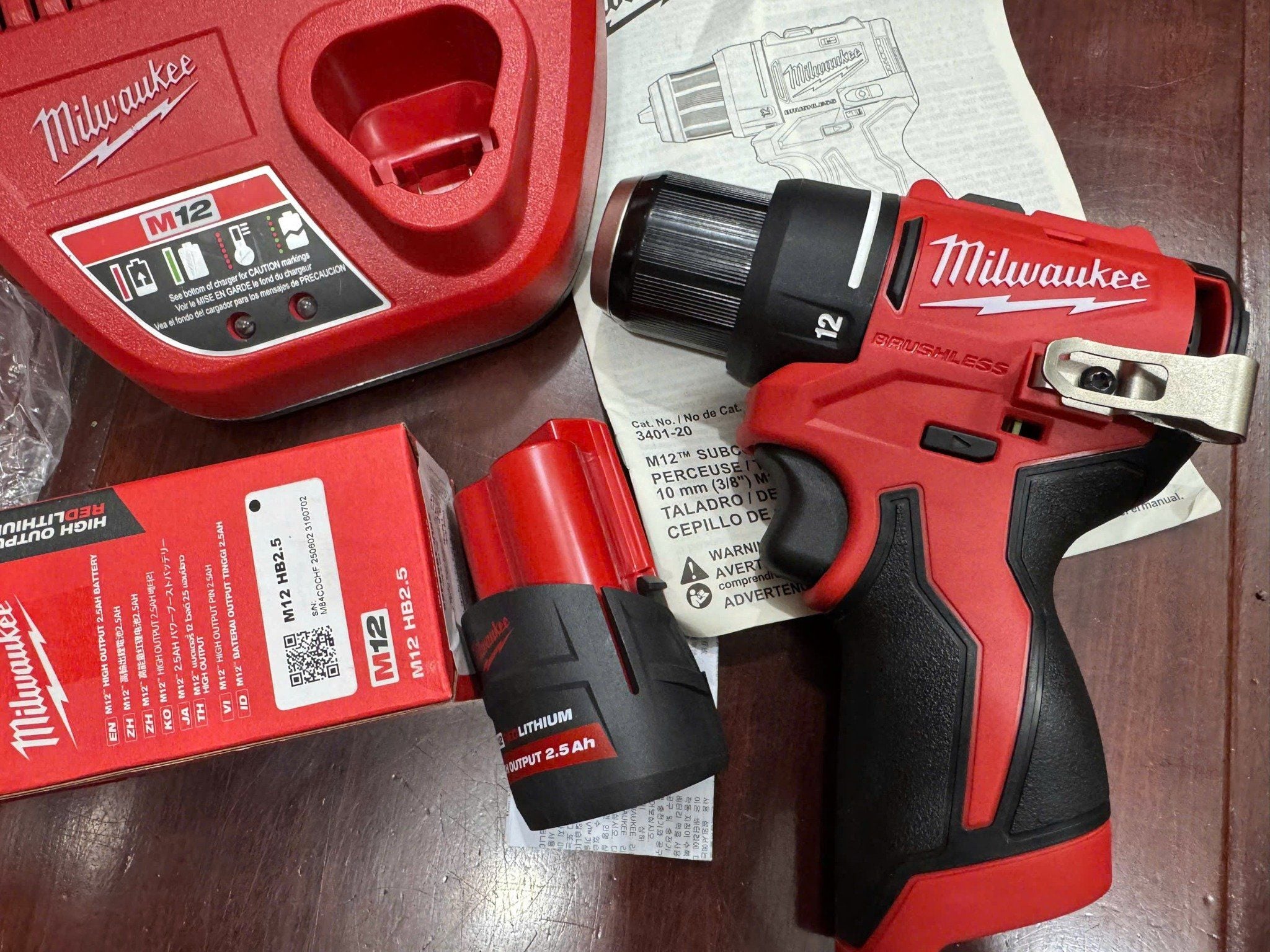 Máy Khoan Milwaukee 3401 new, pin 2.5 xả cao sạc new